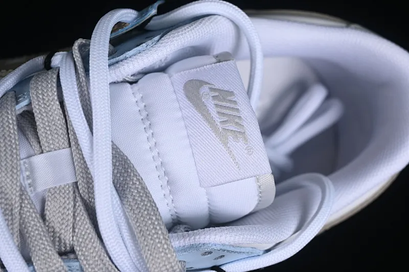 All categories Nk SB Dunk series Nk SB Dunk Low low-top sneakers Nk Dunk Pure "Platinum" Little Bear Story White Blue Brown Simple and versatile SB strap low-top casual sneakers DV0831-101